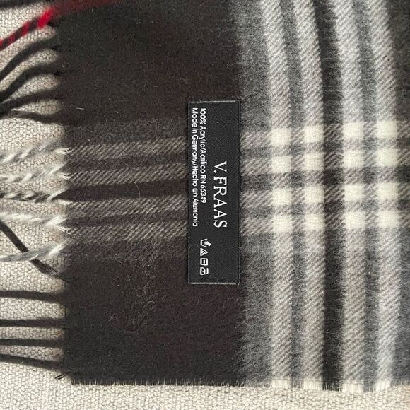 NWT V. Fraas Plaid Oblong Cold Weather Scarf Black White Red - Picture 5 of 5